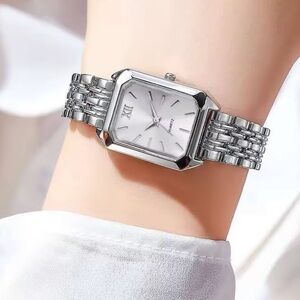 Classic Silver White Quartz Watch — White Dial & Linked Bracelet